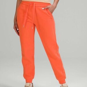 BRAND NEW Women's Lululemon "SCUBA HR JOGGER" Size 6